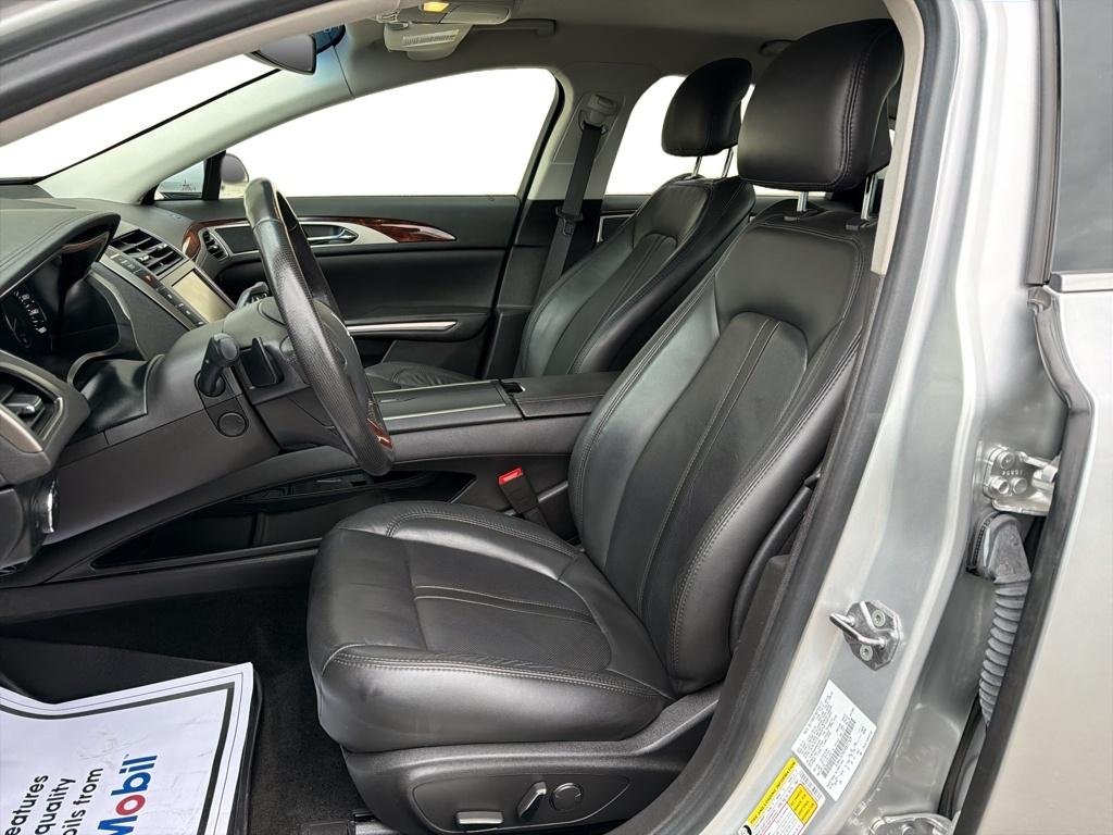 Used 2013 Silver Lincoln Base image 8