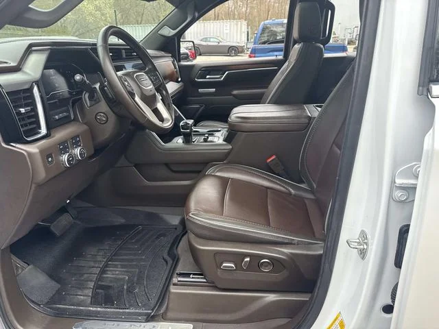 Used 2025 White GMC Denali image 19