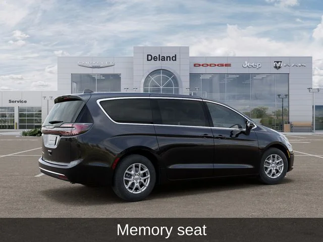 New 2026 Diamond Black Crystal Pearl-Coat Exterior Paint Chrysler Select image 4