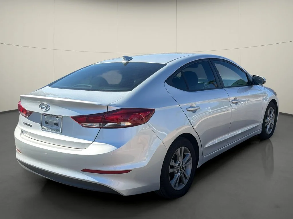 Used 2018 Silver Hyundai SEL image 7