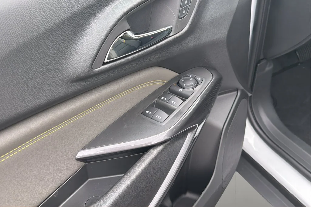 New 2026 Summit White Chevrolet ACTIV image 16