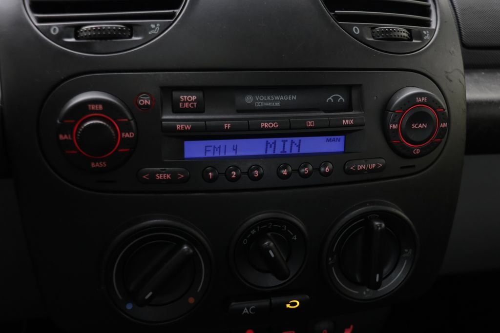 Used 2000 Yellow Volkswagen GLS image 9