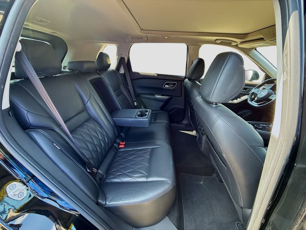 Used 2021 Super Black Nissan Platinum image 28