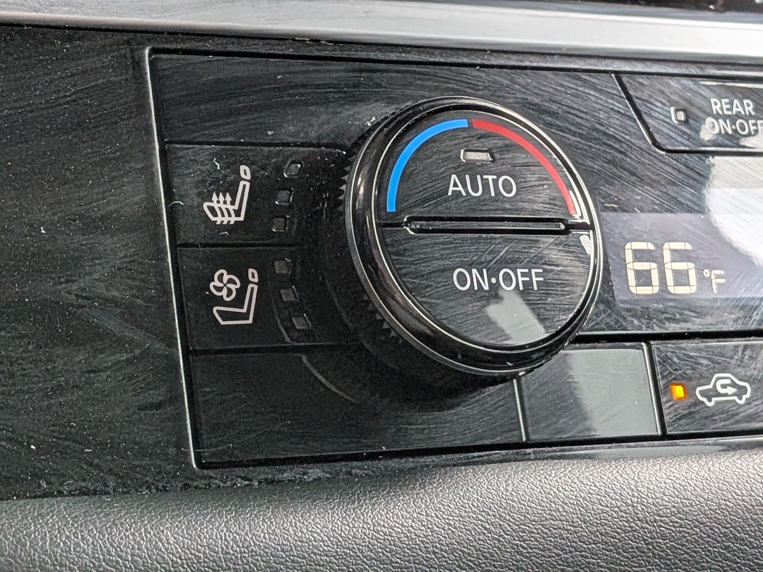 Used 2025 Gray Nissan Platinum image 23