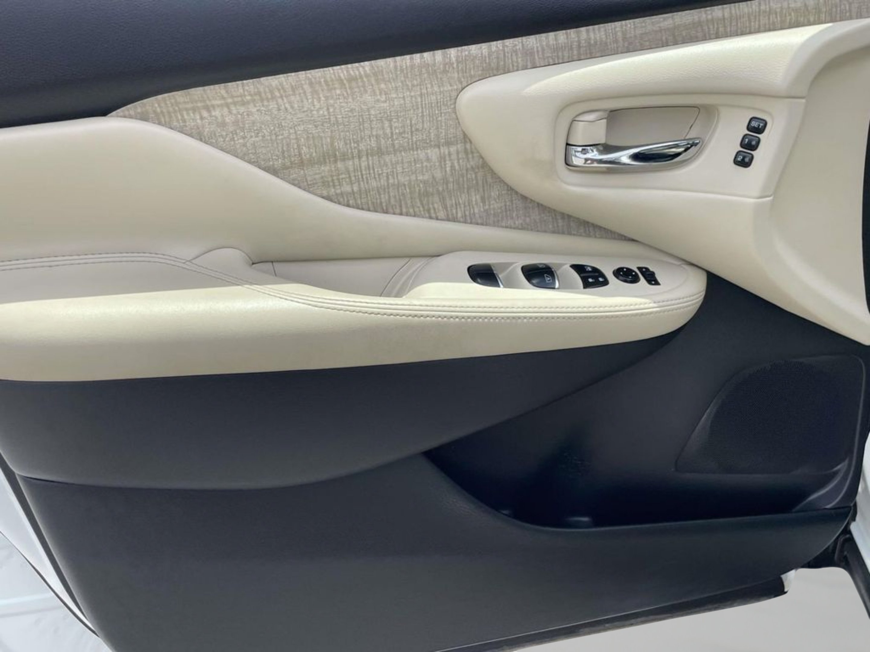 Used 2024 White Nissan SL image 14