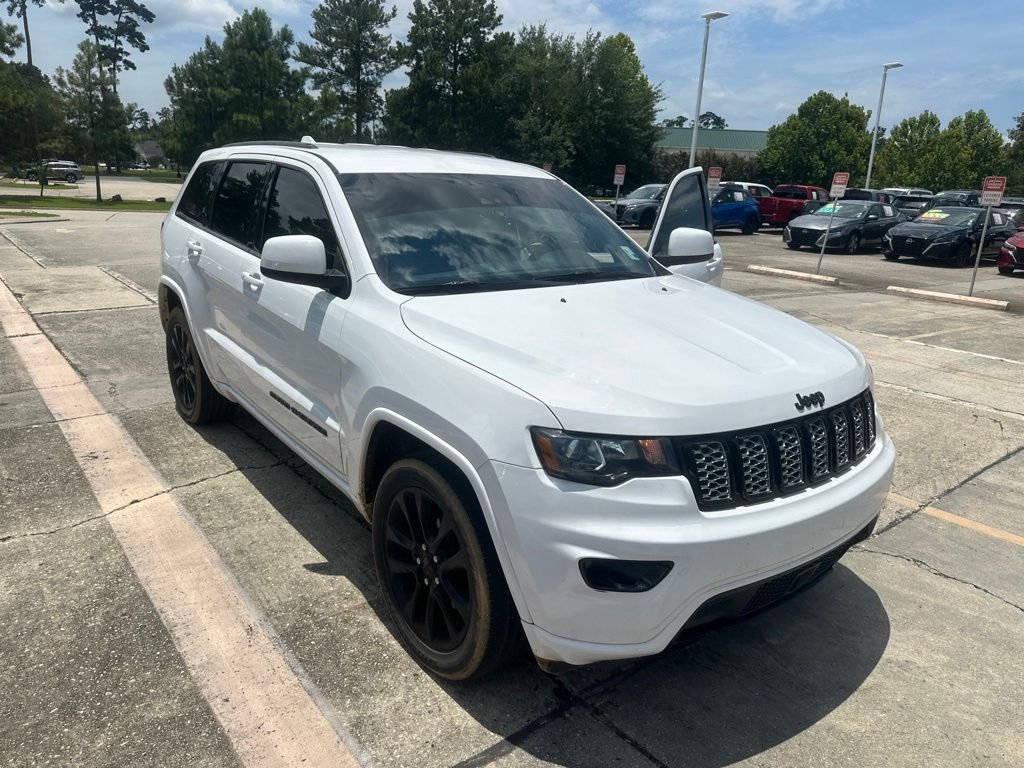 Used 2020 White Jeep Altitude image 3