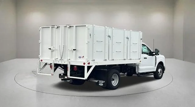 2025 Ford F-350 Super Duty Chassis Cab XLT - Photo 23