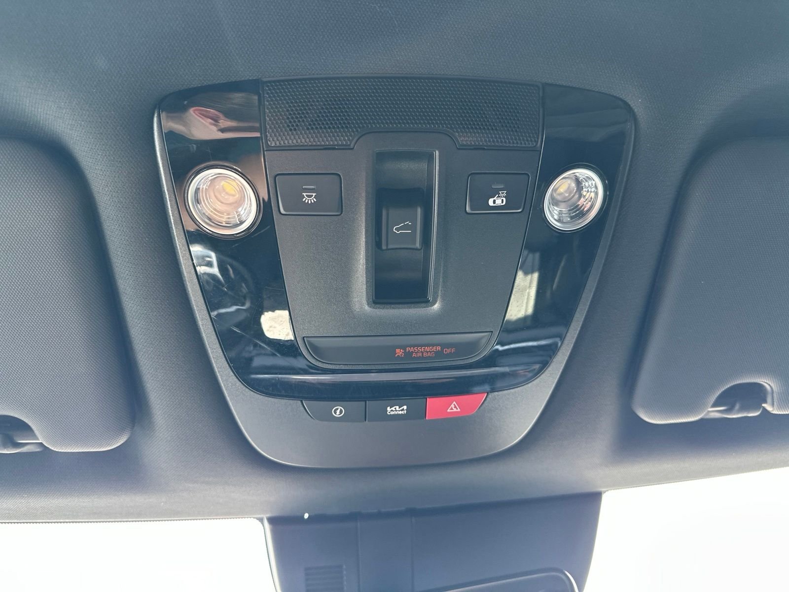Used 2023 White Kia X-Pro image 78