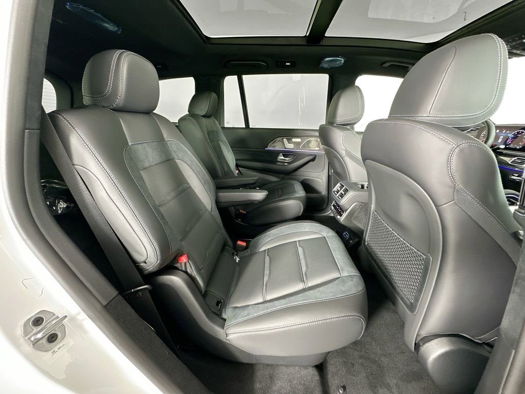 New 2026 MANUFAKTUR Moonlight White Metallic Mercedes-Benz GLS 63 AMG® image 65