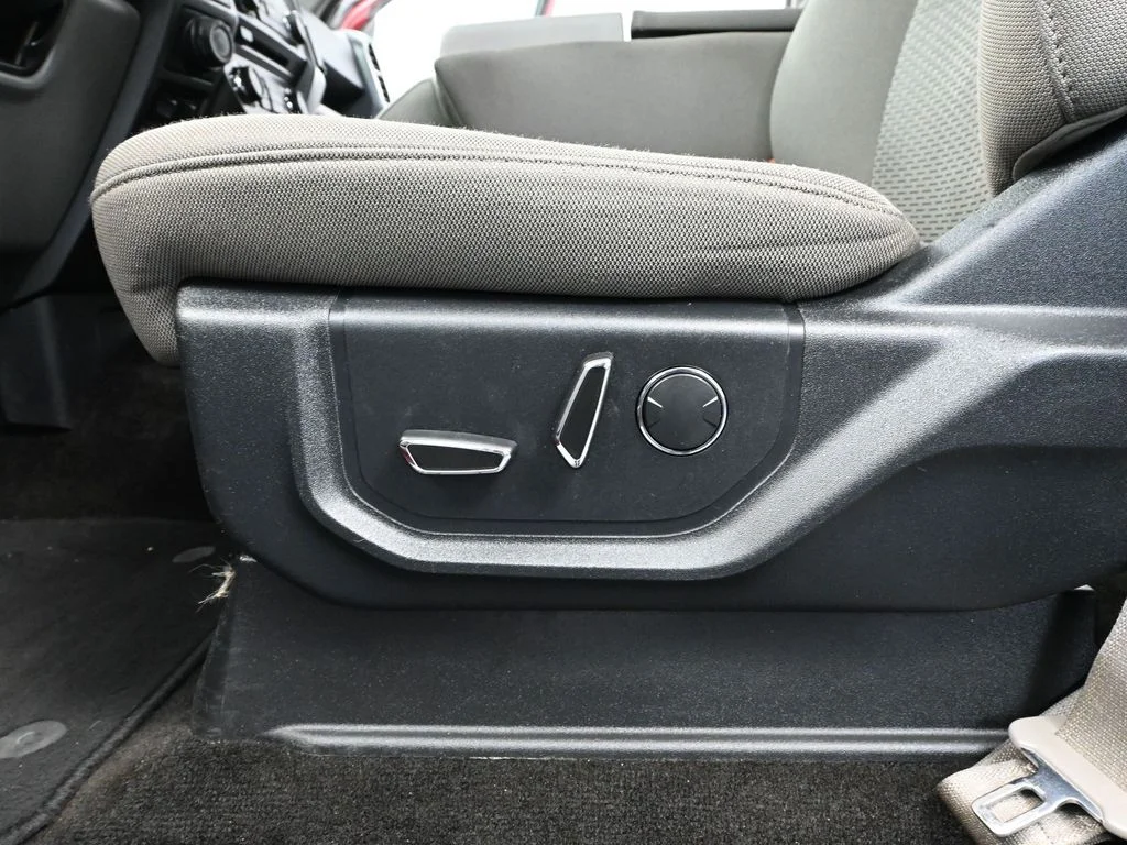 Used 2018 Red Ford XLT image 24