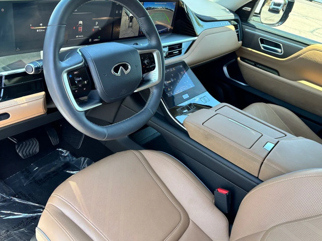 Certified Used 2025 Radiant White INFINITI Luxe image 16