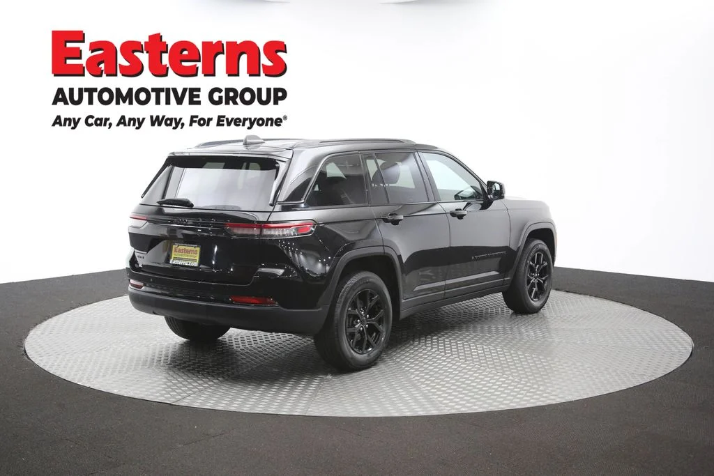 Used 2025 Black Jeep Altitude image 41