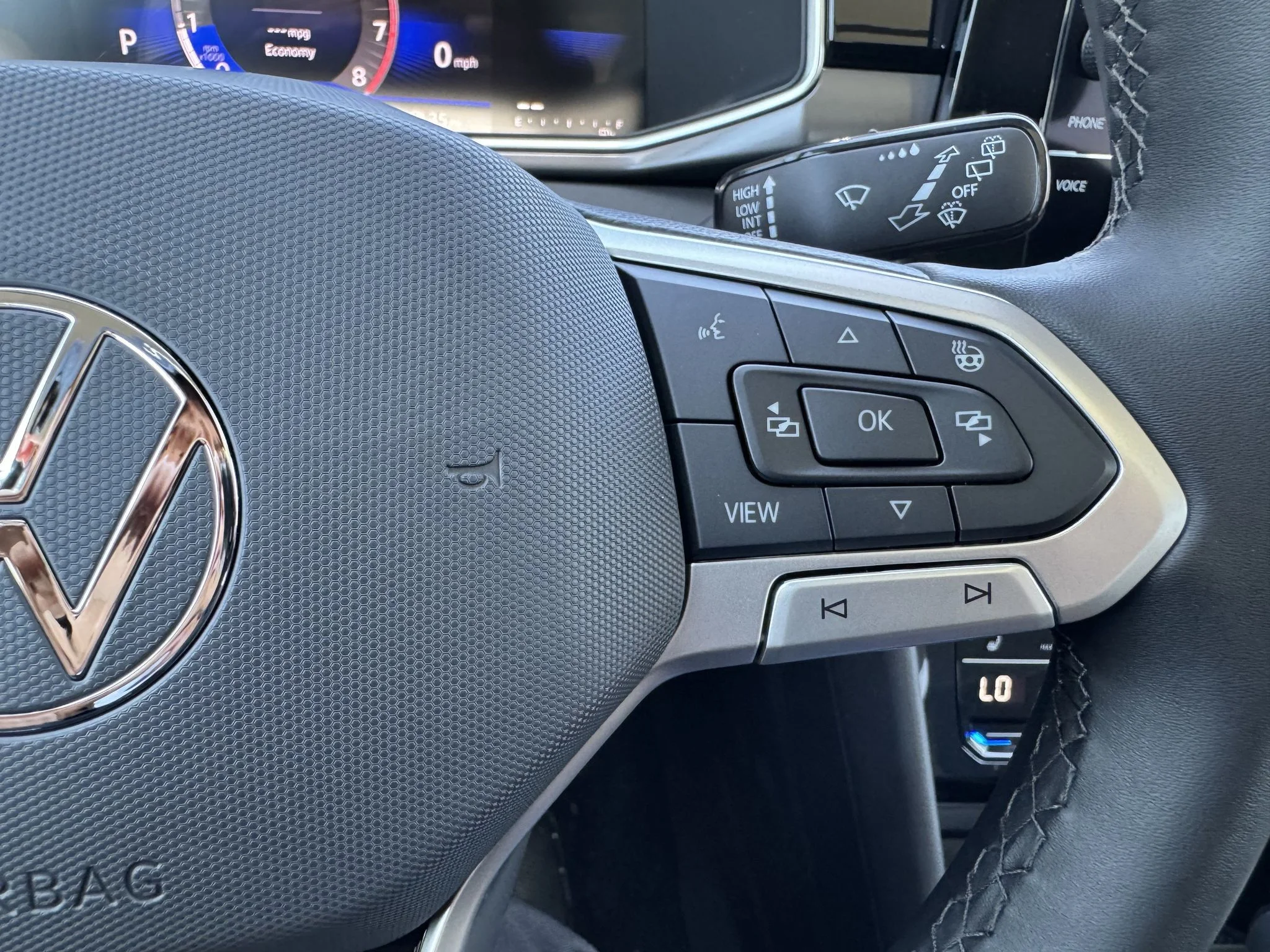 New 2026 Deep Black Pearl Volkswagen SE Black image 17