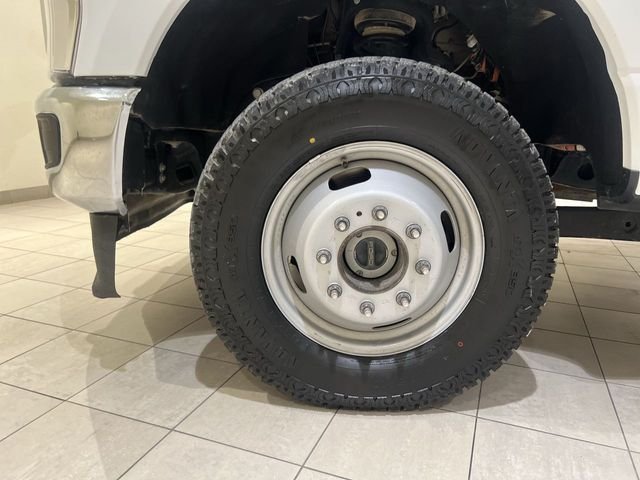 Used 2025 White Ford XL image 27
