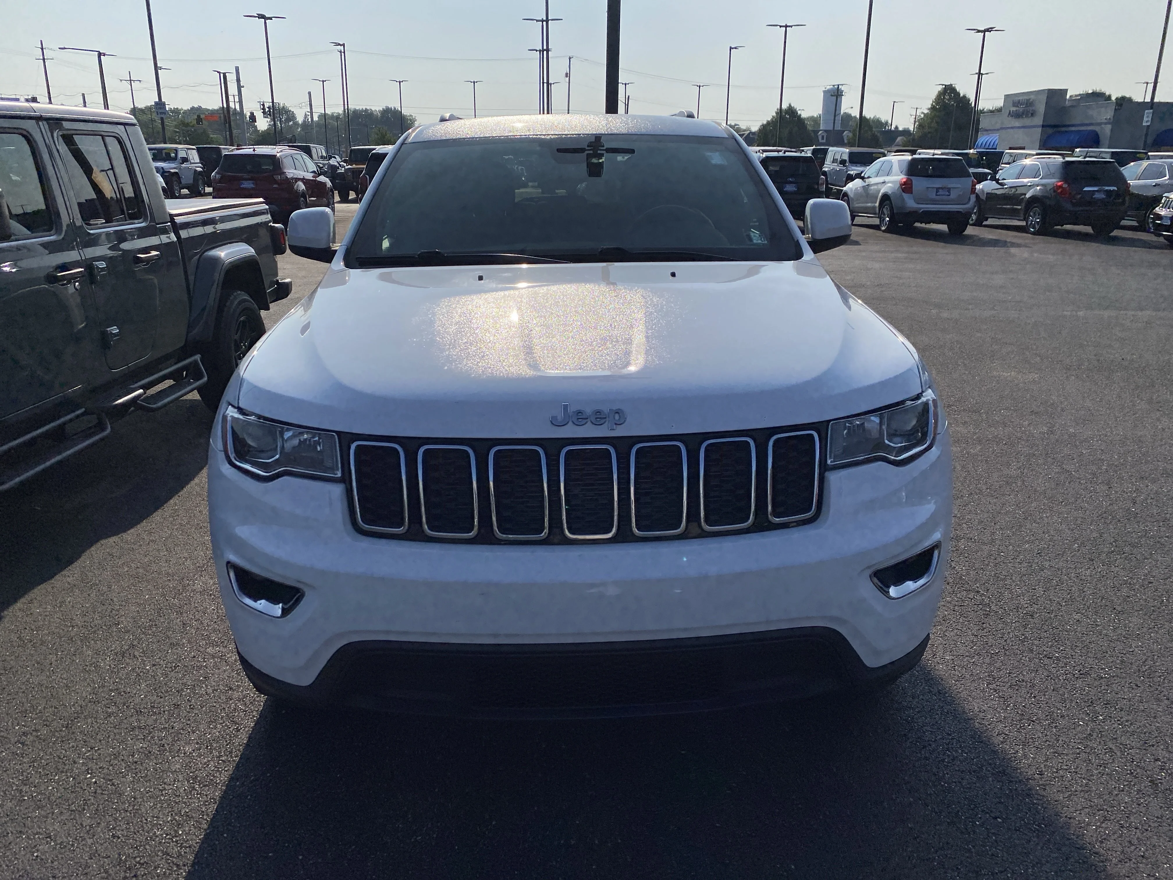 Used 2018 Bright White Clearcoat Jeep  image 6