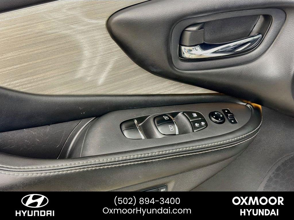 Used 2017 Brilliant Silver Metallic Nissan SL image 18