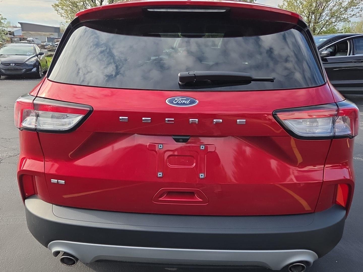 Used 2022 Rapid Red Metallic Tinted Clearcoat Ford SE image 3