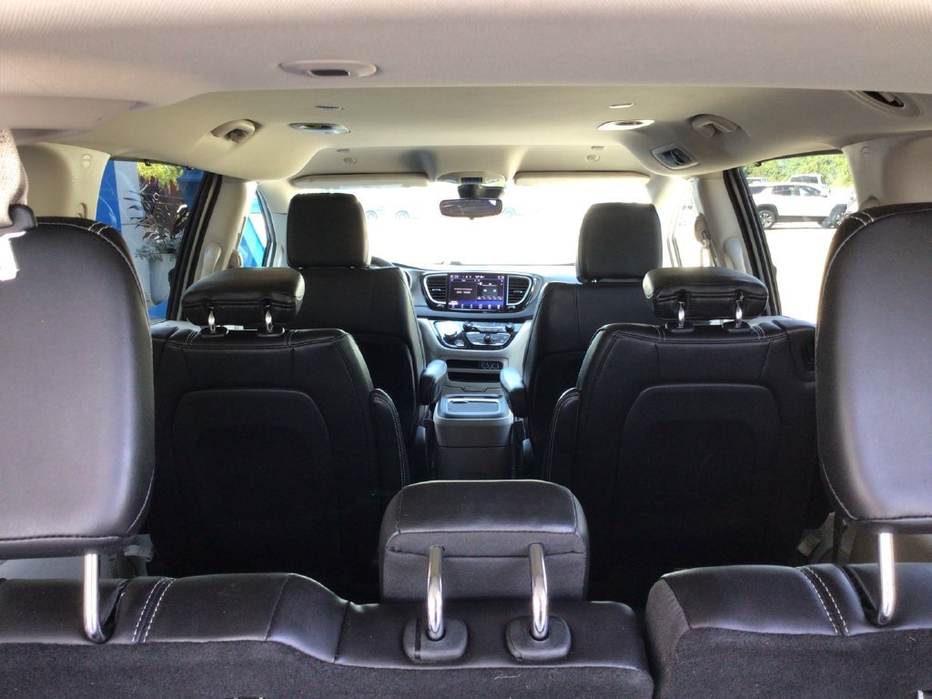 Used 2024 Silver Chrysler Touring L image 41