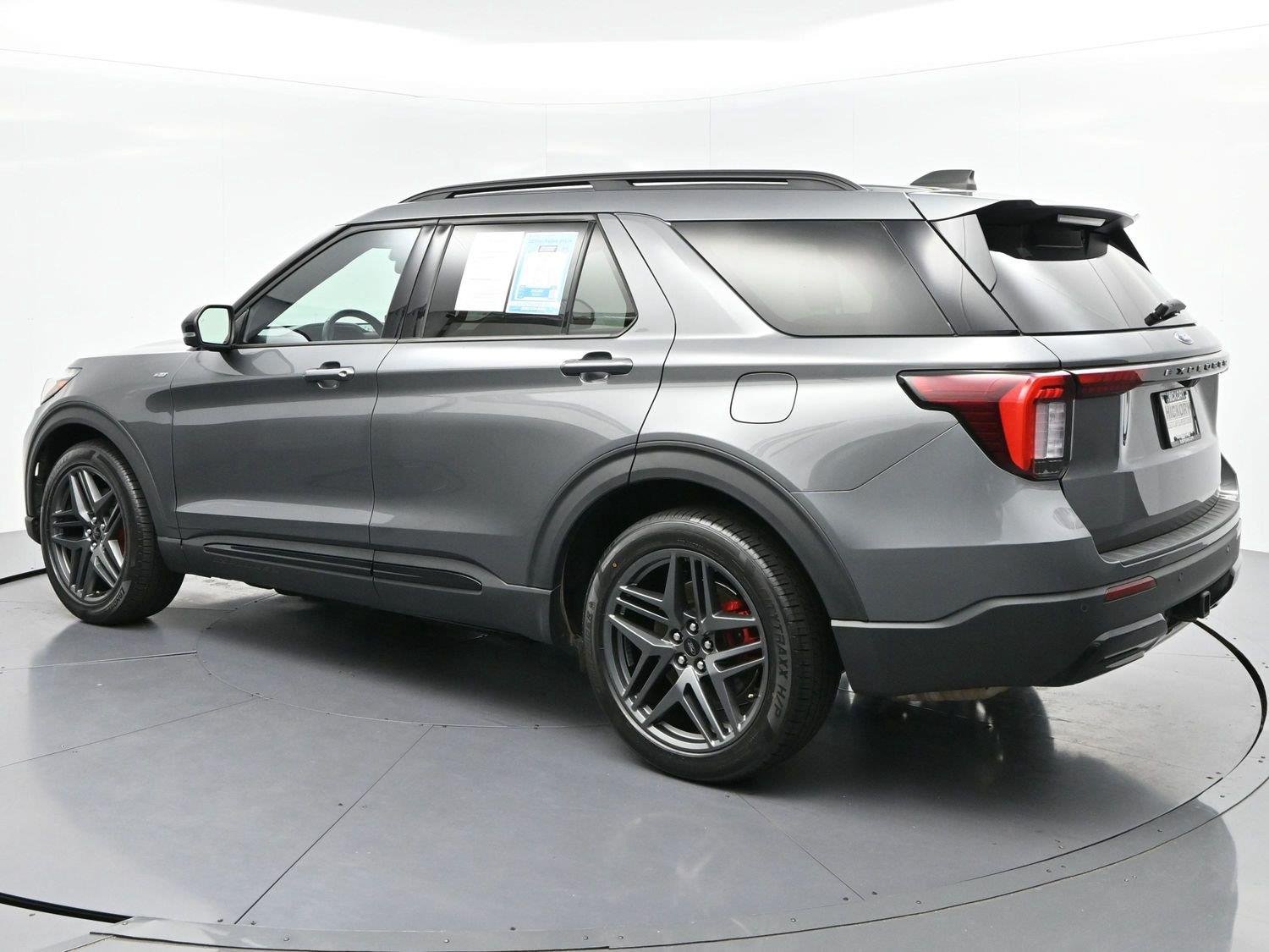 Used 2025 Carbonized Gray Ford ST-Line image 5