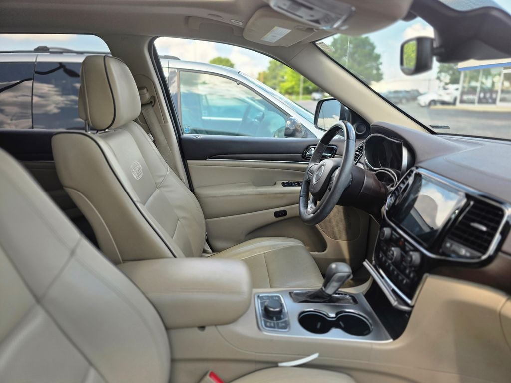 Used 2019 Ivory 3-Coat Jeep Overland image 5