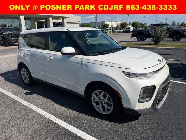 Used 2021 White Kia S image 1