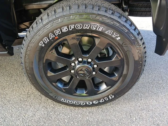 New 2026 Diamond Black Crystal Pearl-Coat Exterior Paint RAM Tradesman image 59