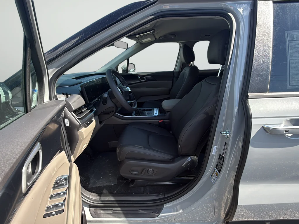 New 2027 Ceramic Silver Kia LXS image 10