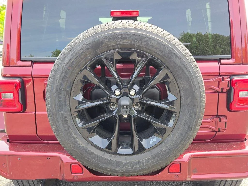 Used 2021  Jeep Unlimited Sahara High Altitude image 19