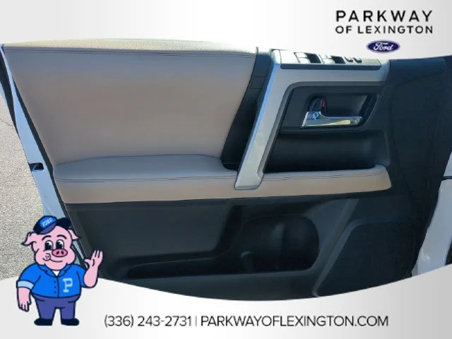 Used 2016 White Toyota SR5 image 12