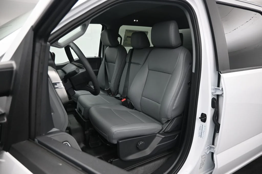 New 2026 Oxford White Ford XL image 7
