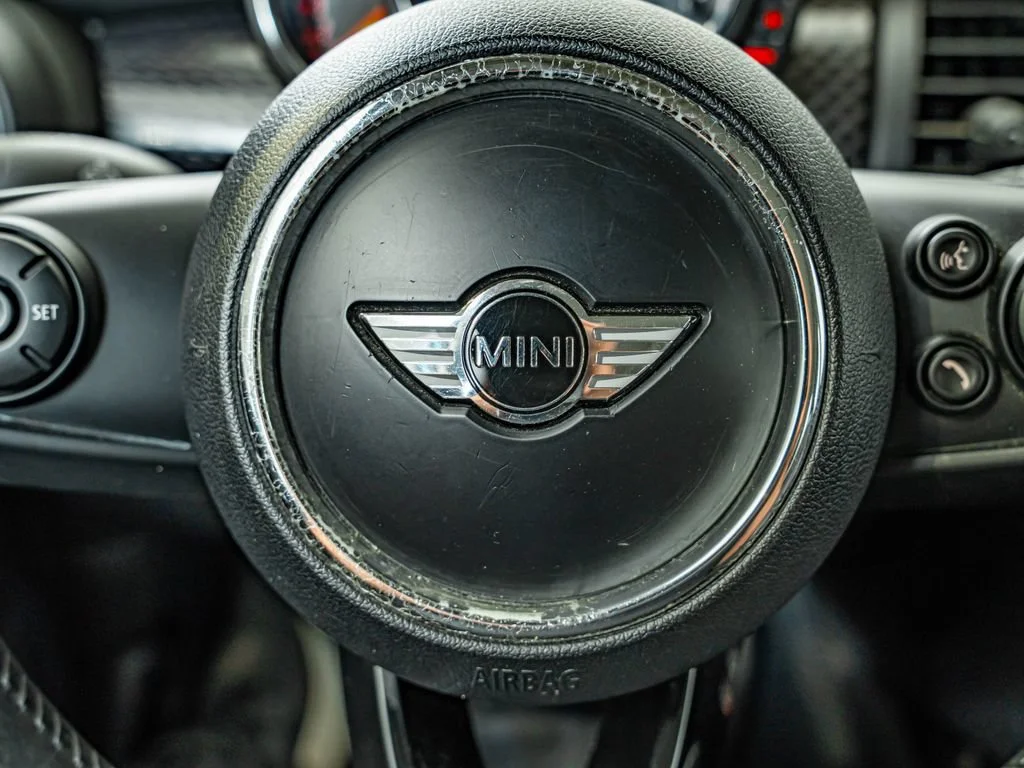 Used 2016 Electric Blue Metallic MINI  image 21