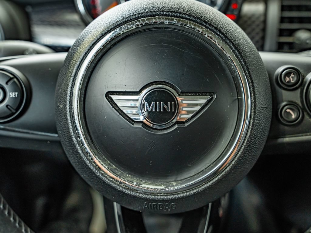 Used 2016 Electric Blue Metallic MINI  image 21