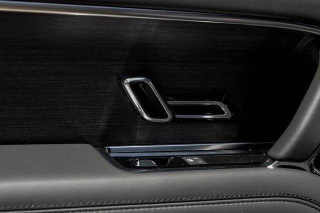 New 2026  Land Rover SE image 57