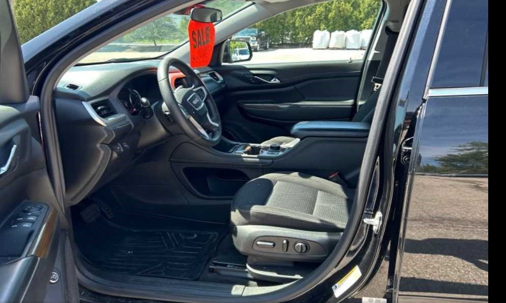 2023 GMC Acadia SLE - Photo 7