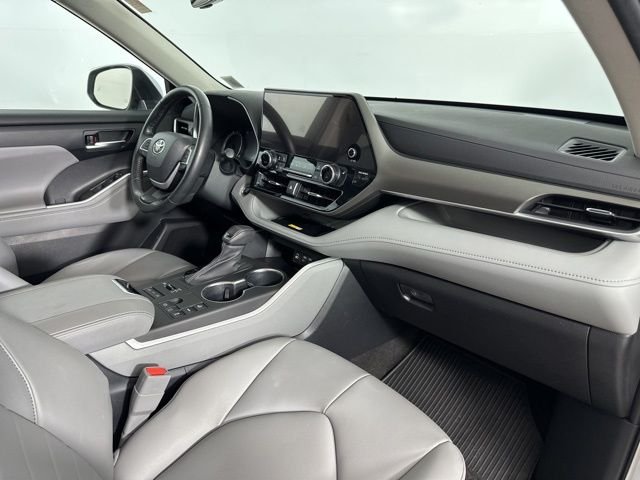 Used 2023 Silver Toyota XLE image 26