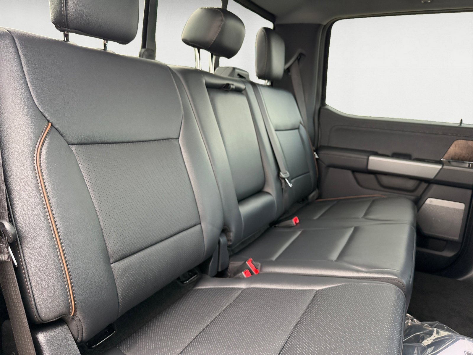 New 2026 Carbonized Gray Metallic Ford LARIAT image 18
