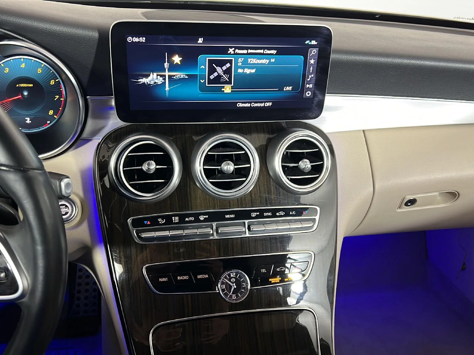 Used 2020 Polar White Mercedes-Benz C 300 image 8