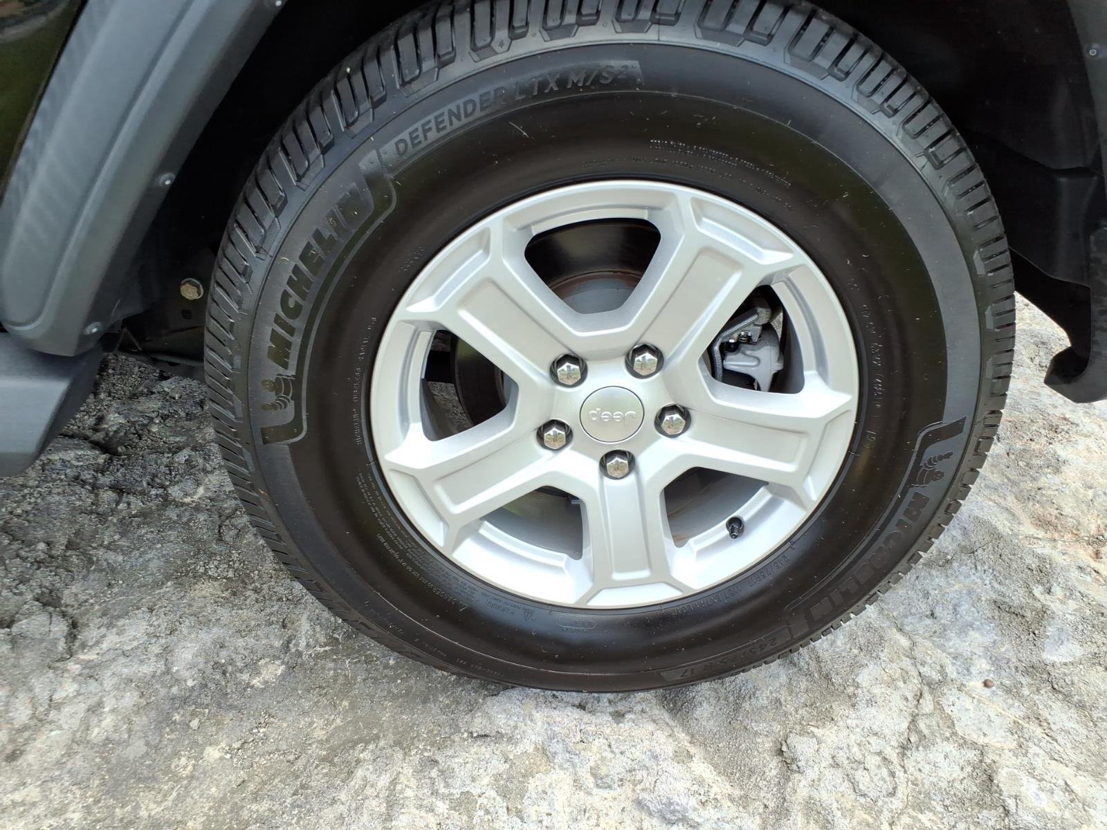 Used 2018 Black Clearcoat Jeep Sport S image 4