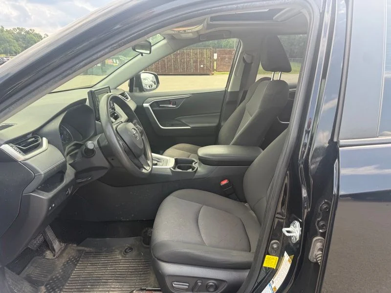 Used 2021 Black Toyota XLE image 3