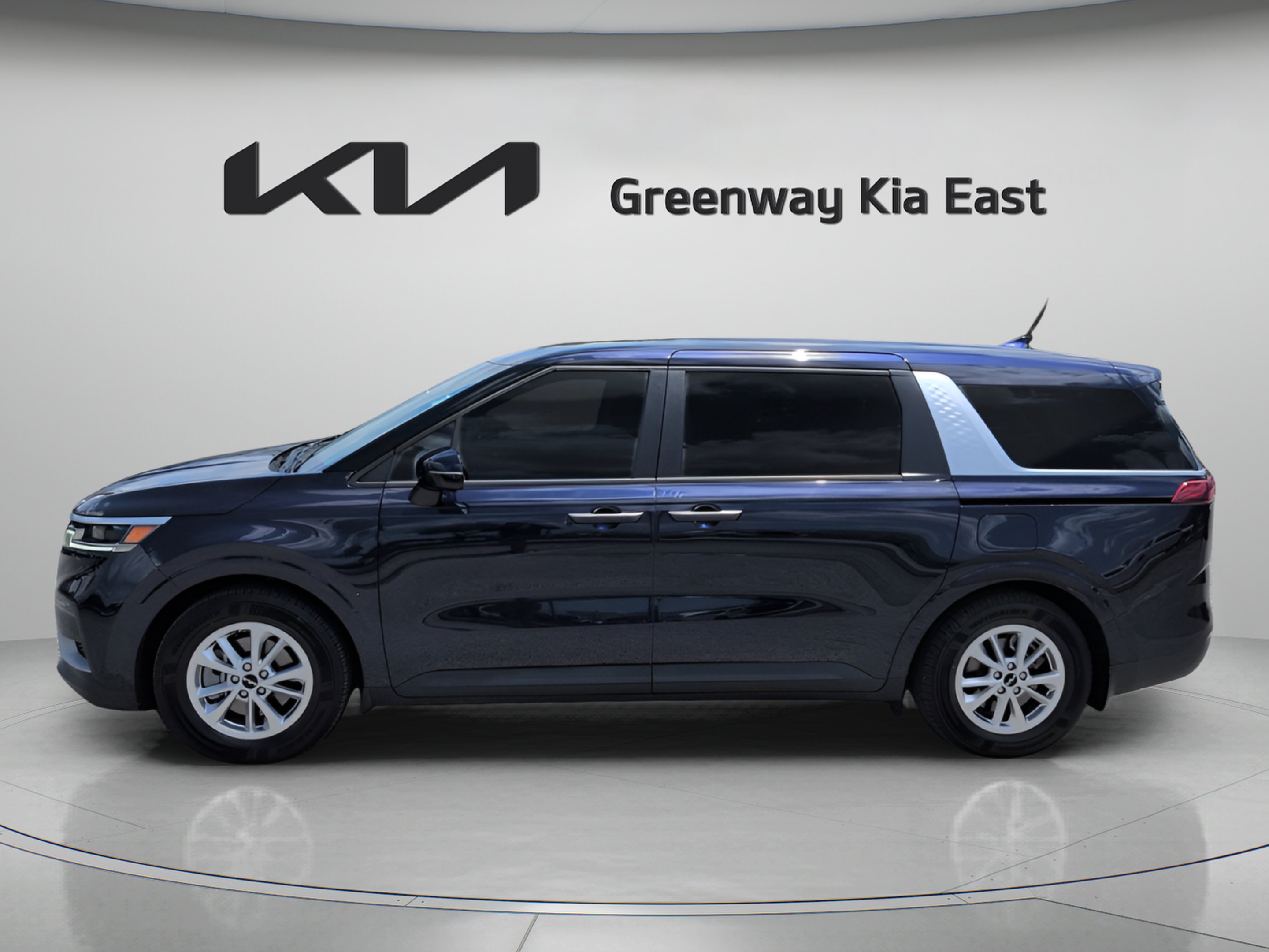 Certified Used 2024 Deep Chroma Blue Kia LX image 9
