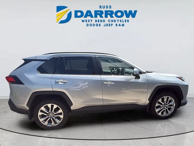 Used 2025 Silver Toyota XLE Premium image 6