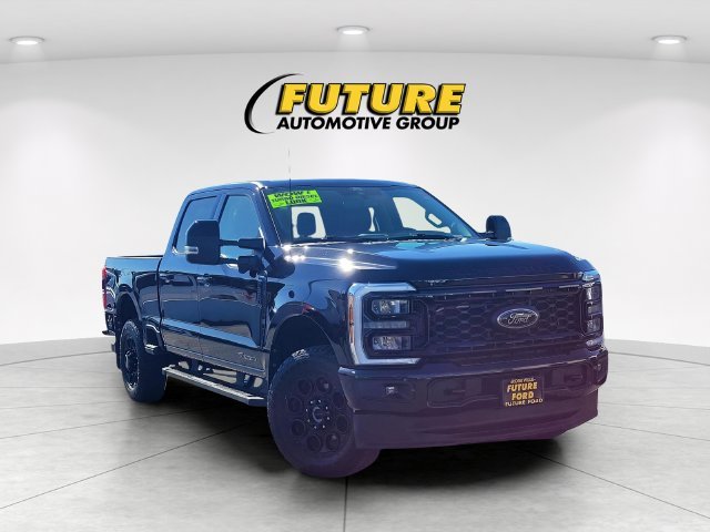 Used 2025  Ford Lariat image 1
