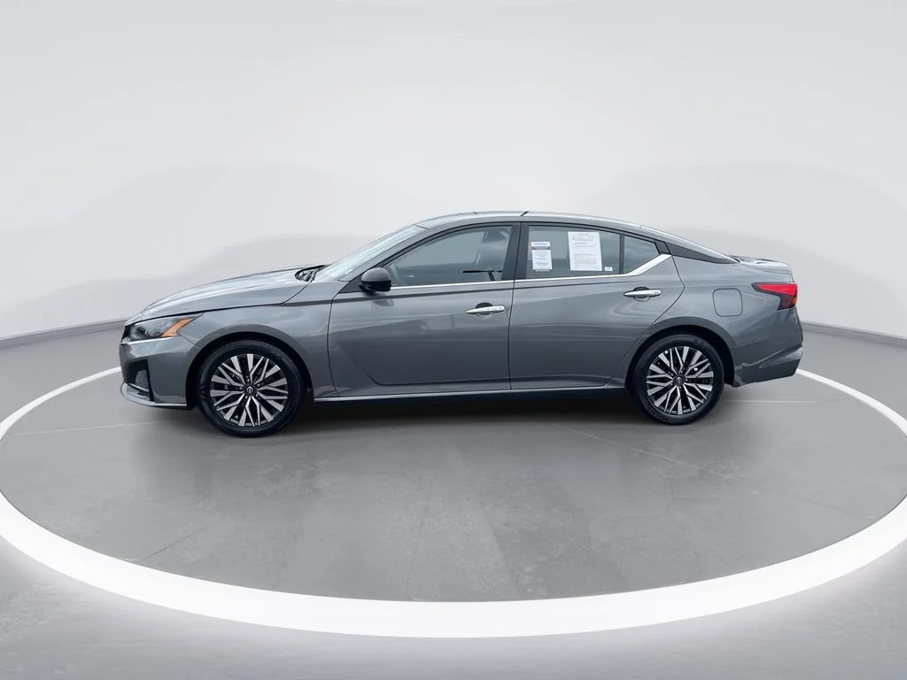 Used 2025 Gray Nissan 2.5 SV image 5