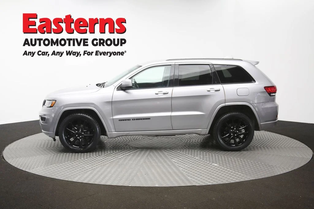 Used 2017 Silver Jeep Altitude image 59
