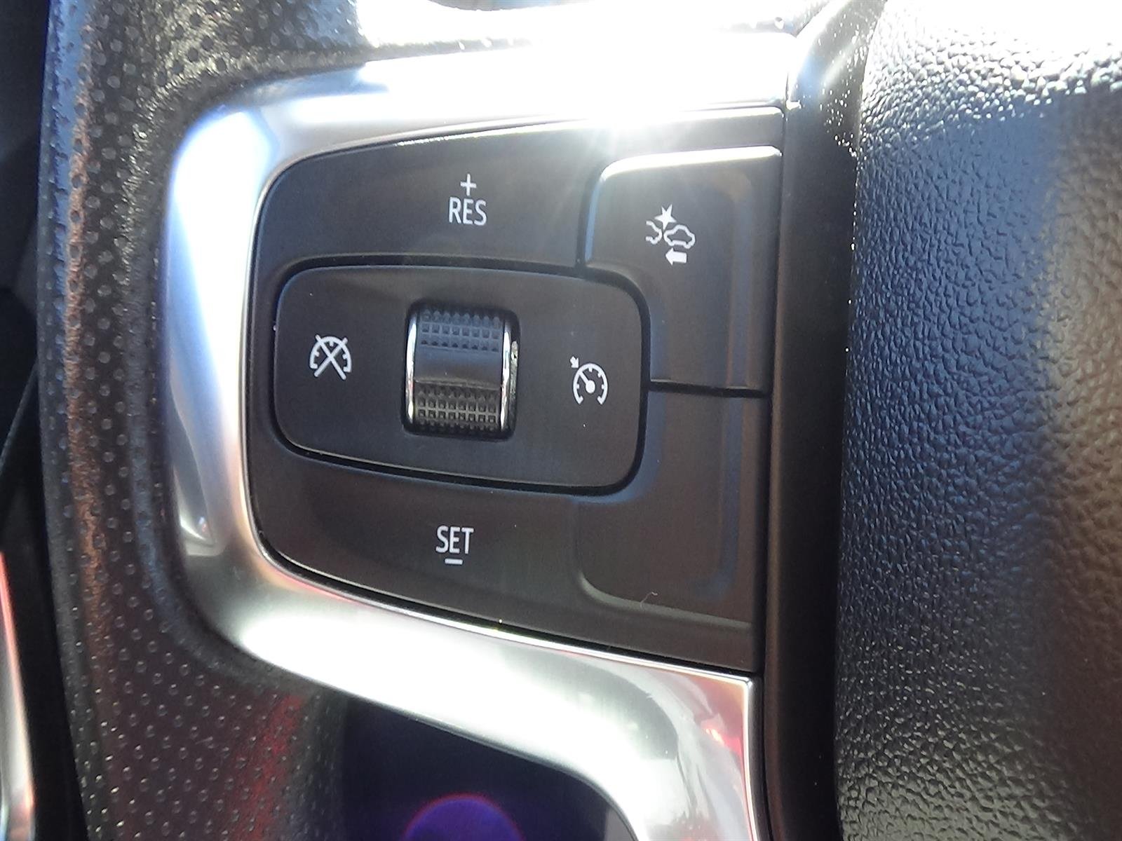 Used 2025 Summit White (gaz) Chevrolet LT image 21
