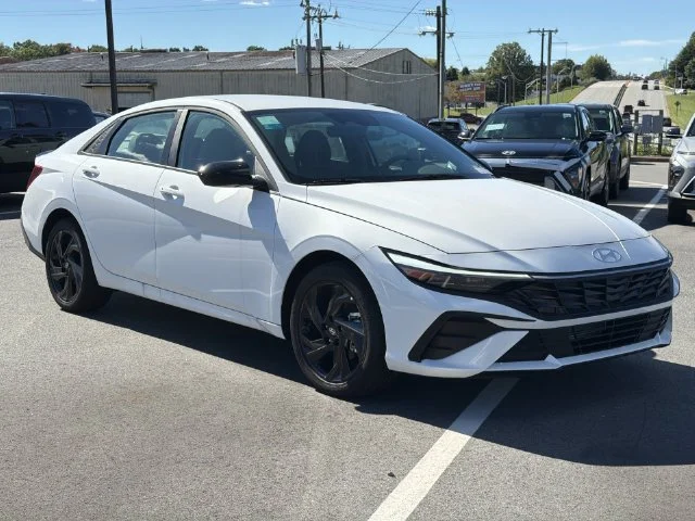 Used 2026 White Hyundai SEL Sport image 15