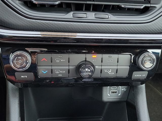 New 2026 Hydro Blue Pearlcoat Jeep Latitude image 17