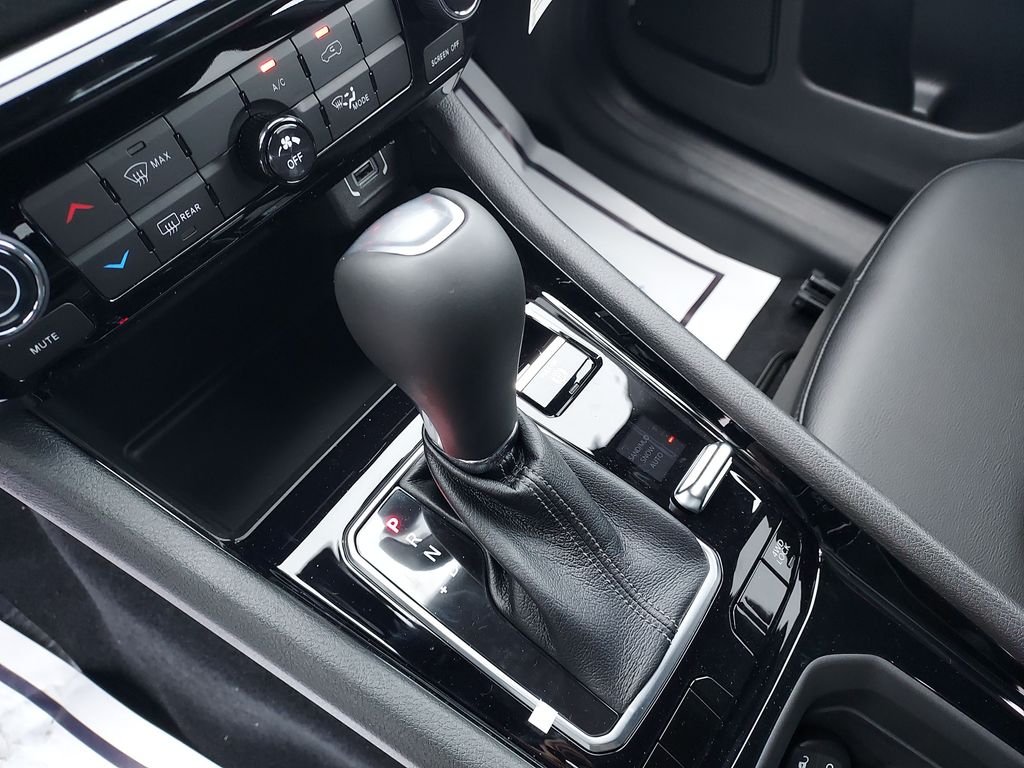 New 2026 Silver Jeep Latitude image 20