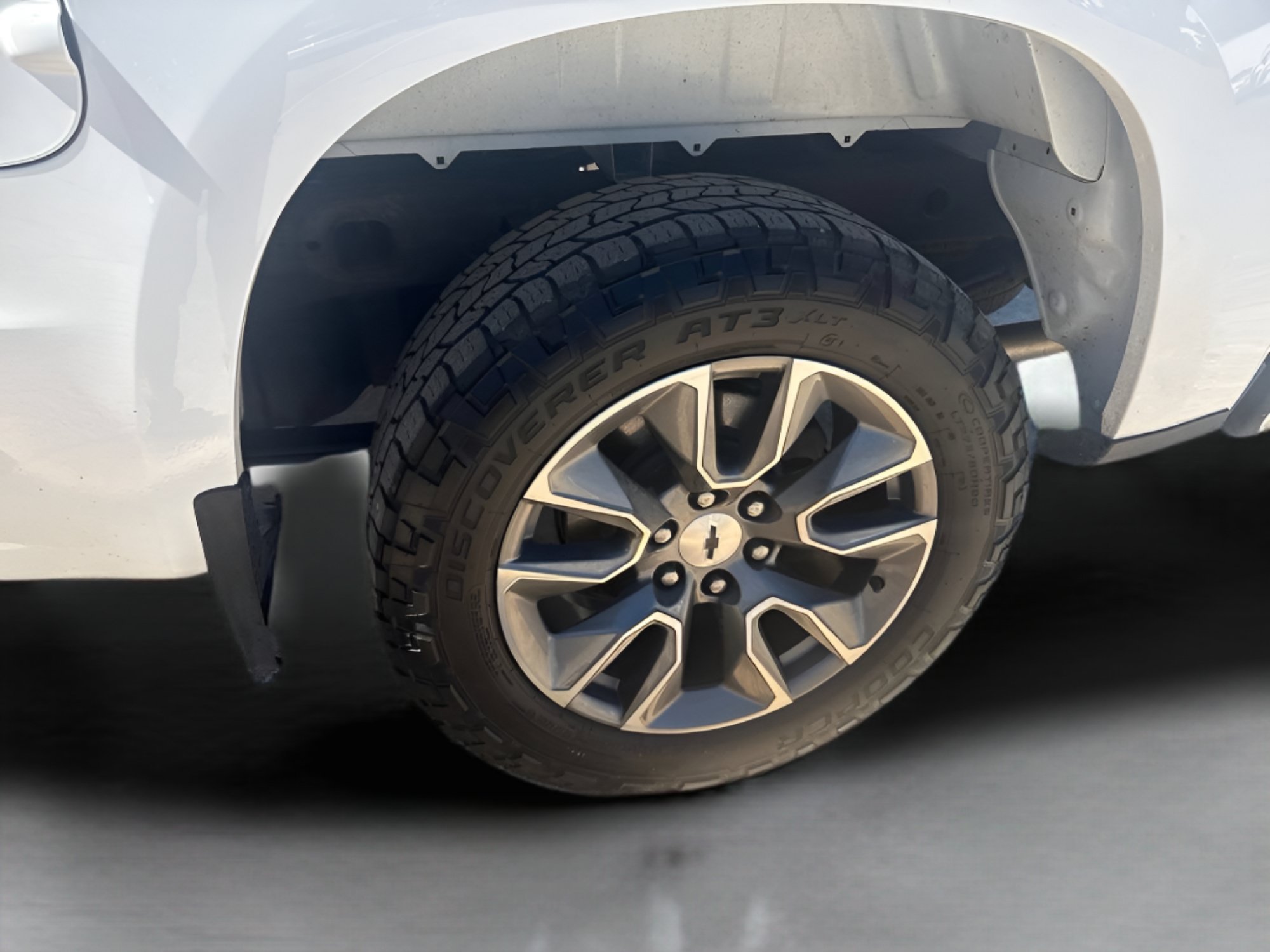 Used 2022 Summit White Chevrolet RST image 20
