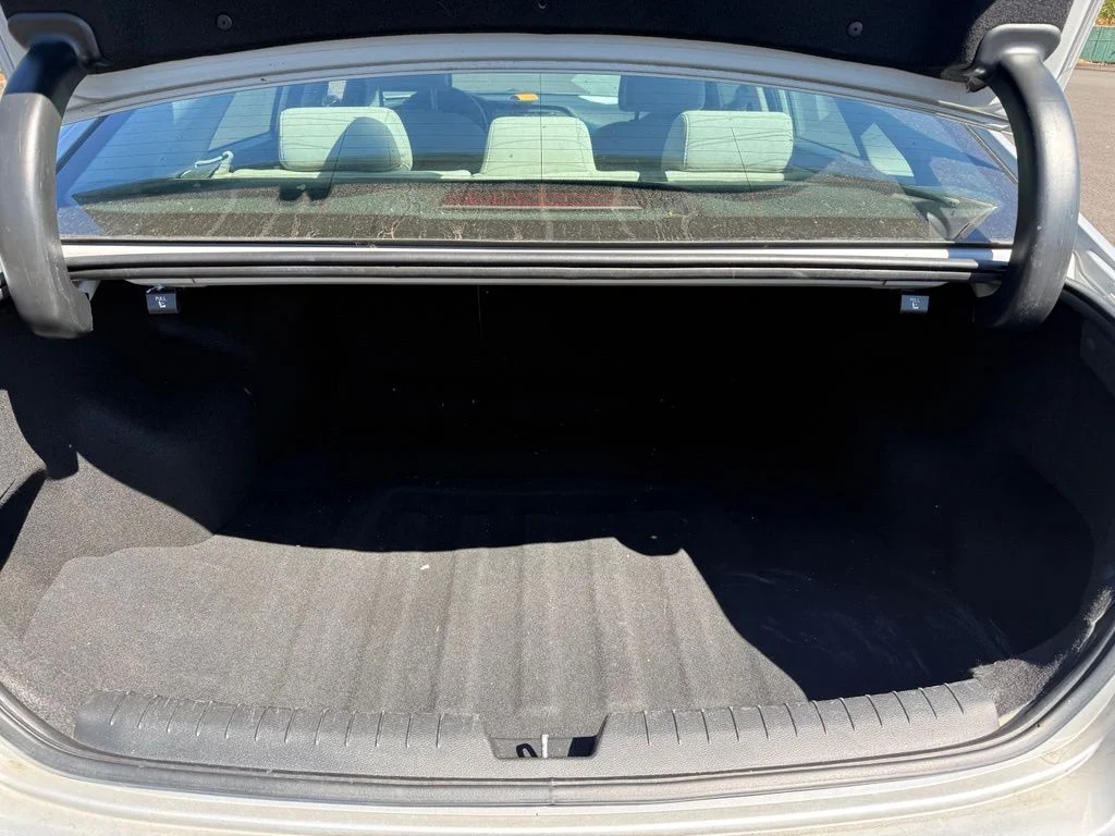 Used 2017 Silver Hyundai Base image 19